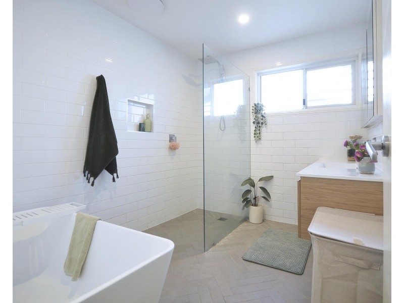 171 K P McGrath Drive, Elanora QLD 4221