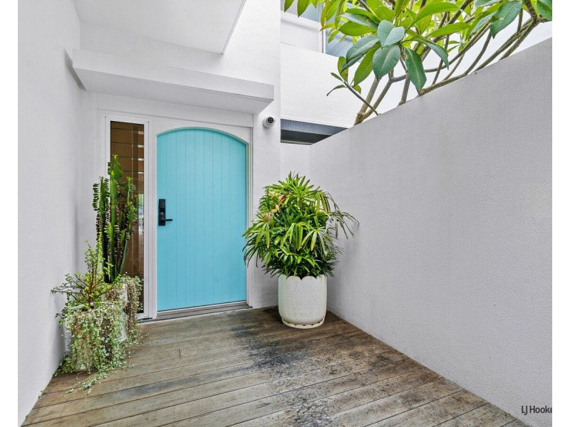 2/43 Murlong Crescent, Palm Beach QLD 4221