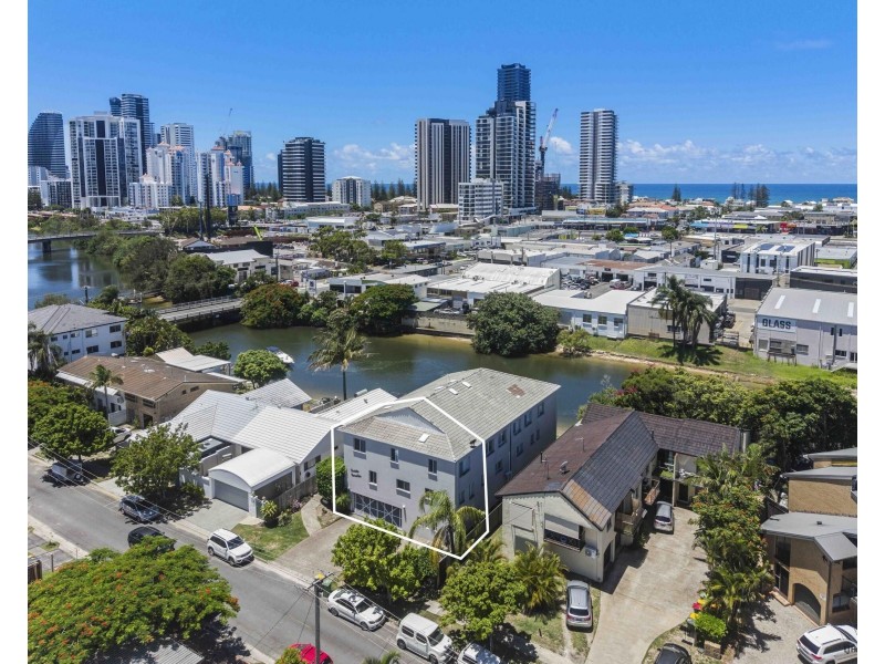 1/7 Orvieto Avenue, Mermaid Waters QLD 4218