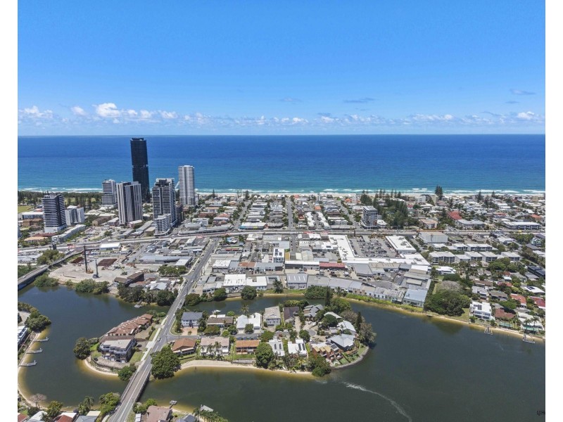 1/7 Orvieto Avenue, Mermaid Waters QLD 4218