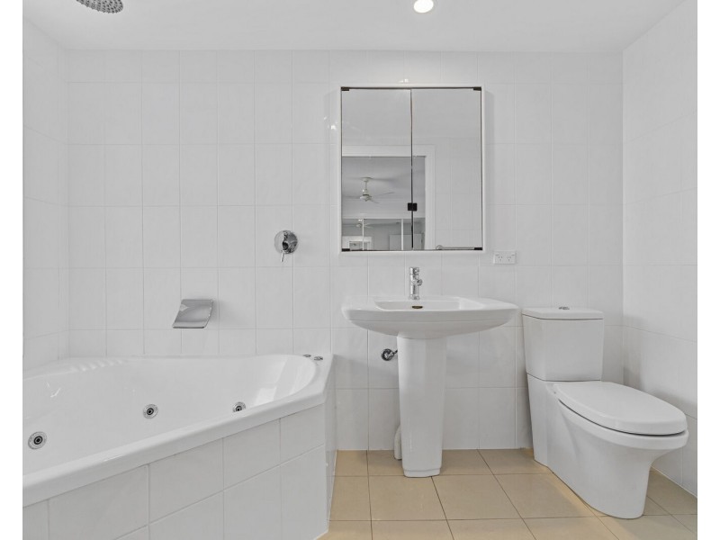 4/50-52 Rutledge Street, Coolangatta QLD 4225