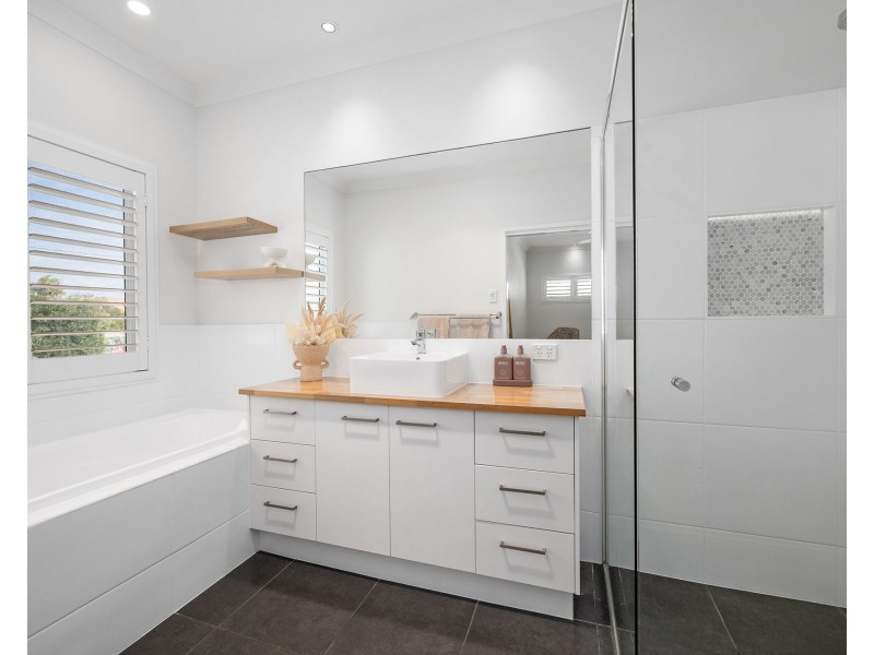 232 Jefferson Lane, Palm Beach QLD 4221