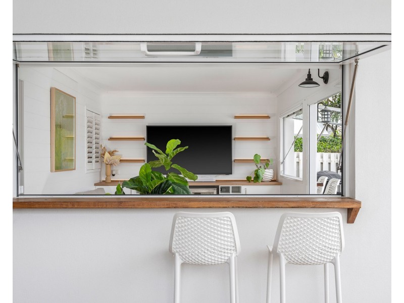 232 Jefferson Lane, Palm Beach QLD 4221