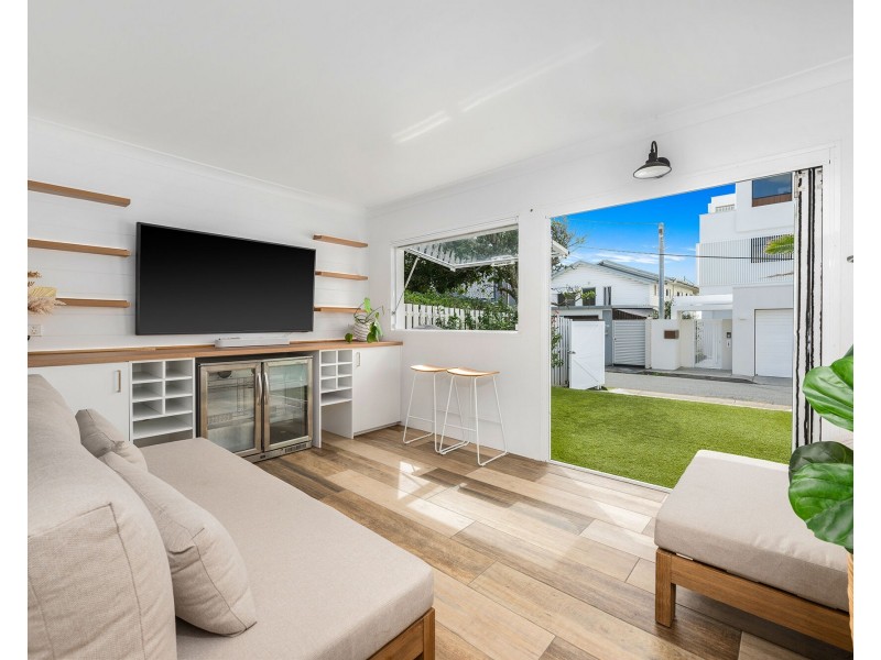 232 Jefferson Lane, Palm Beach QLD 4221