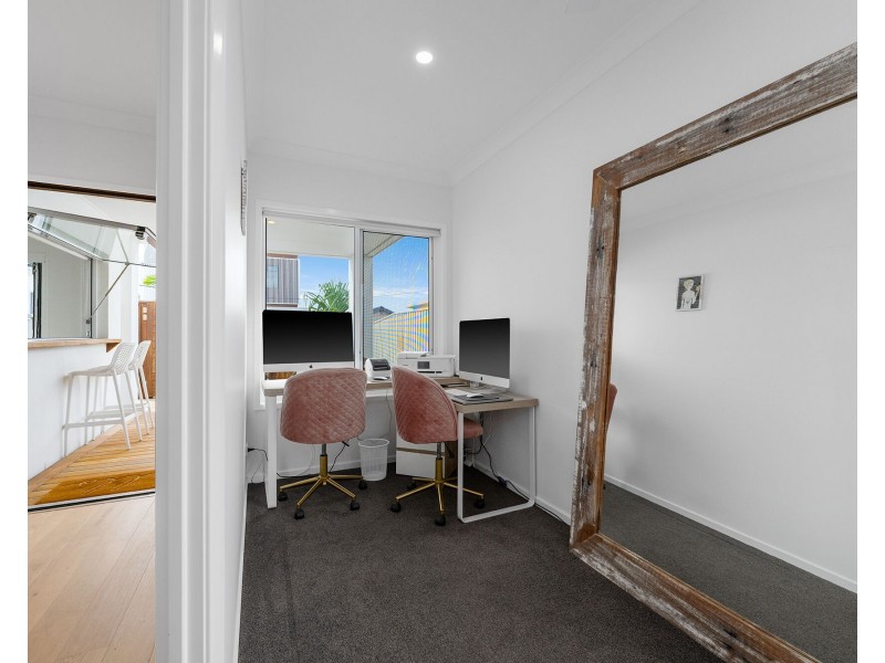 232 Jefferson Lane, Palm Beach QLD 4221