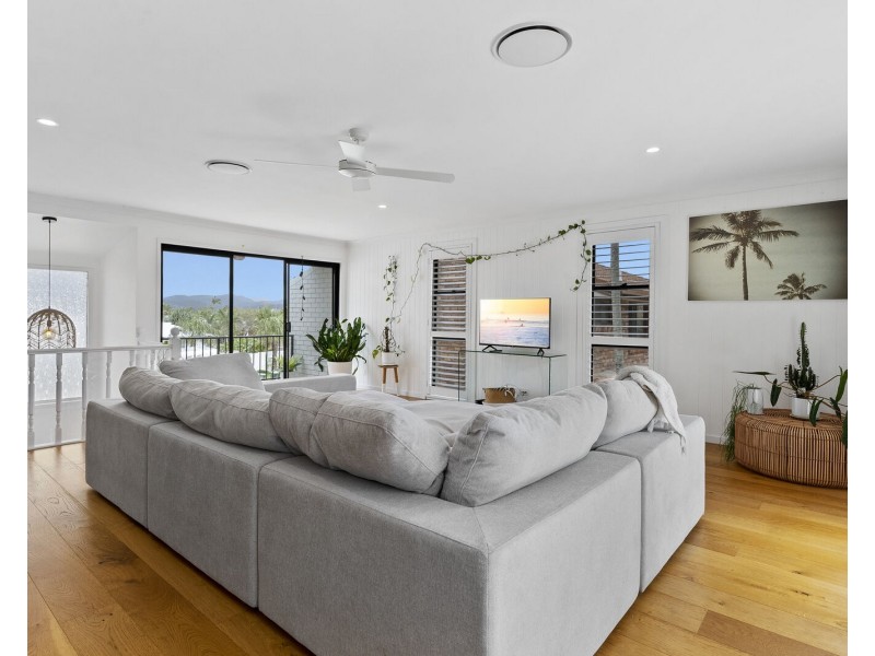 39 Darnel Street, Elanora QLD 4221