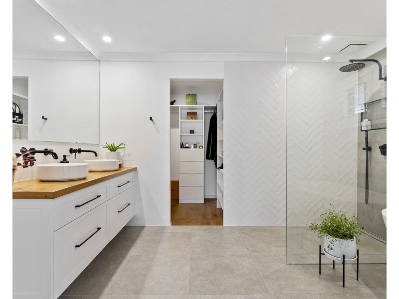 39 Darnel Street, Elanora QLD 4221