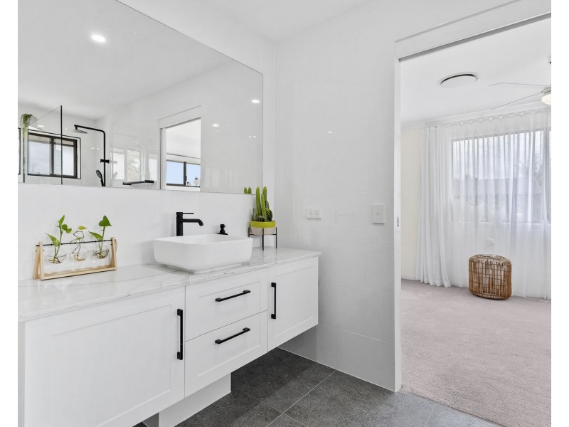 39 Darnel Street, Elanora QLD 4221