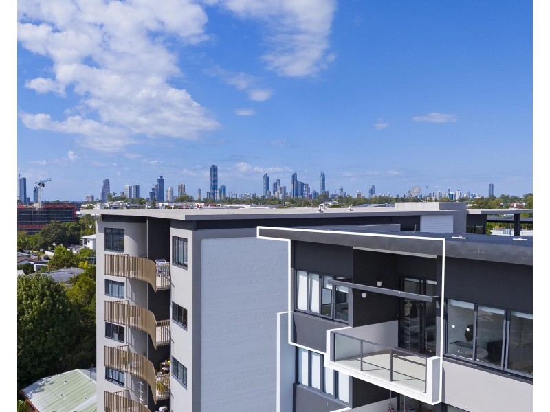 27/137 Eugaree Street, Southport QLD 4215