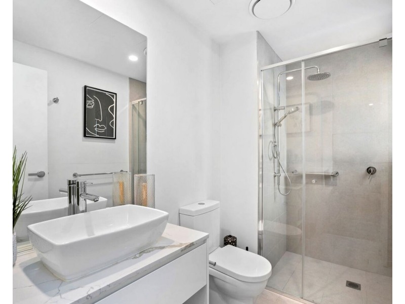 27/137 Eugaree Street, Southport QLD 4215