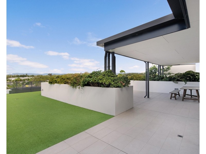 27/137 Eugaree Street, Southport QLD 4215