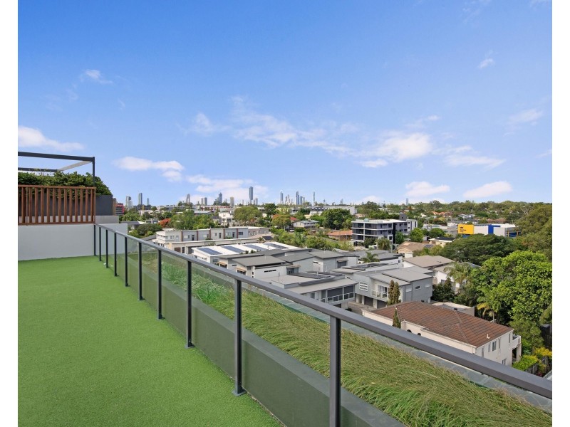 27/137 Eugaree Street, Southport QLD 4215