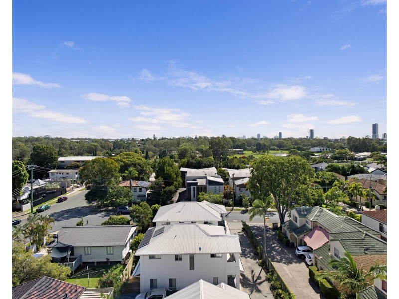 27/137 Eugaree Street, Southport QLD 4215