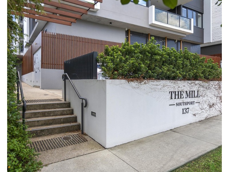 27/137 Eugaree Street, Southport QLD 4215