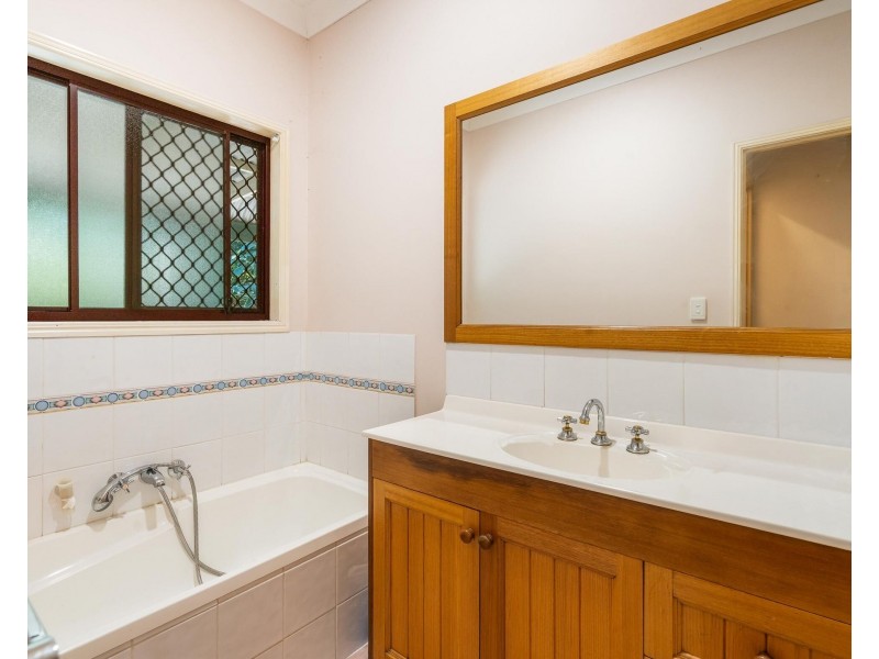 11 Koombahla Drive, Tallebudgera QLD 4228