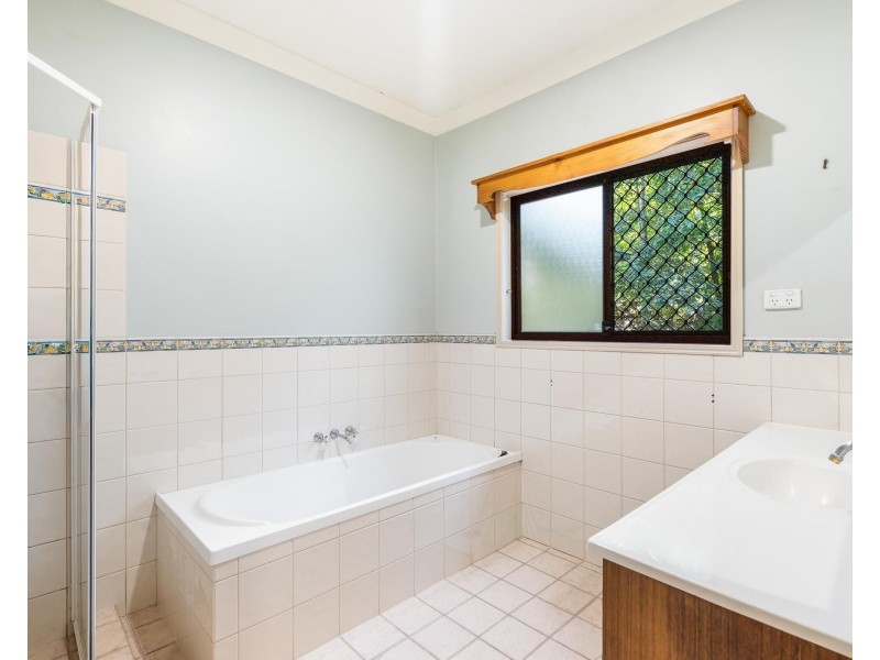 11 Koombahla Drive, Tallebudgera QLD 4228