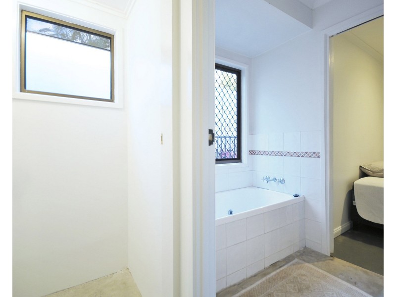 24 Balsa Street, Elanora QLD 4221