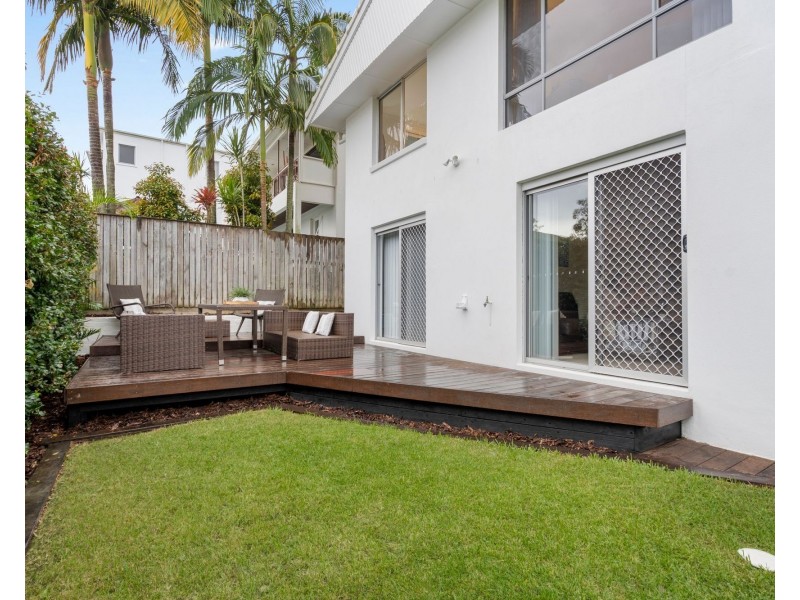 98 Dutton Street, Coolangatta QLD 4225