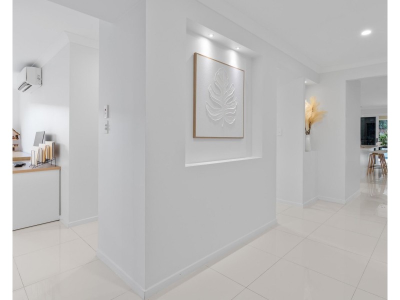 69 Wunburra Circle, Pacific Pines QLD 4211