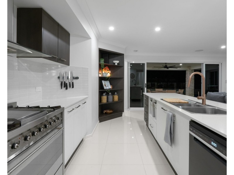 69 Wunburra Circle, Pacific Pines QLD 4211