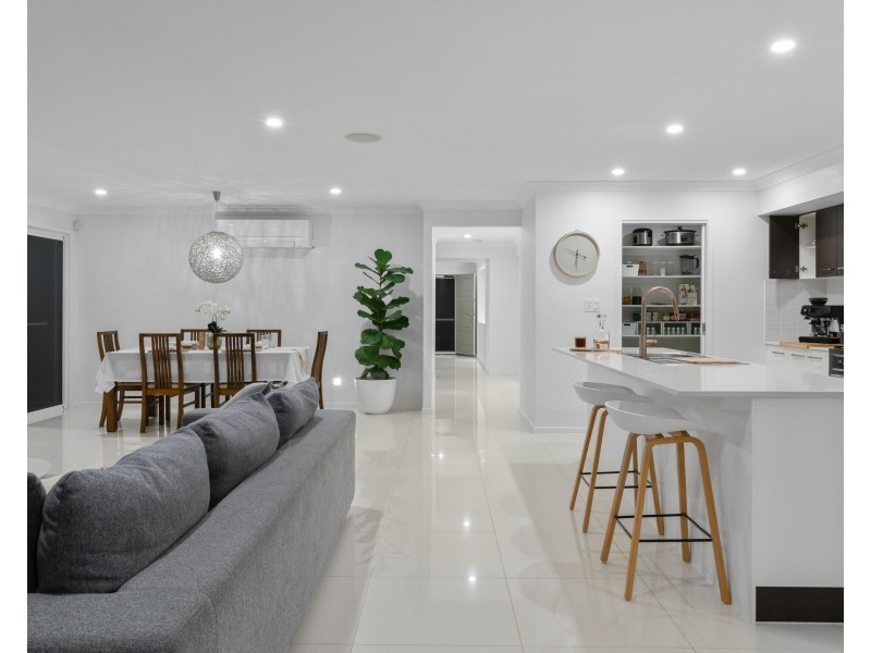 69 Wunburra Circle, Pacific Pines QLD 4211