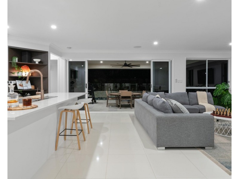 69 Wunburra Circle, Pacific Pines QLD 4211