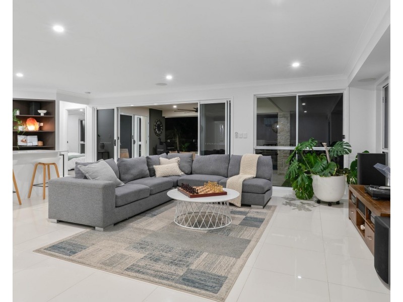 69 Wunburra Circle, Pacific Pines QLD 4211