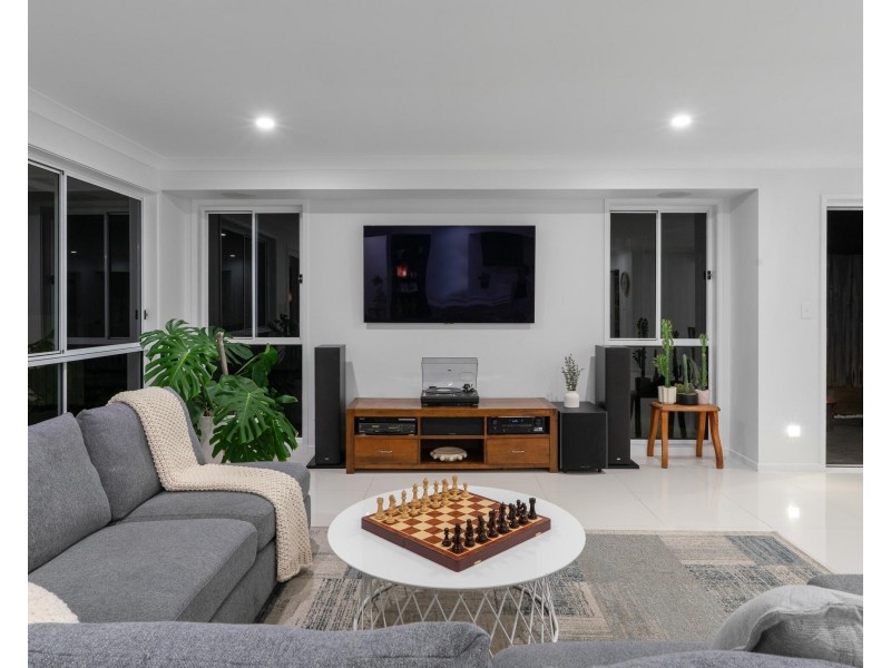 69 Wunburra Circle, Pacific Pines QLD 4211