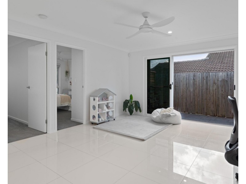 69 Wunburra Circle, Pacific Pines QLD 4211