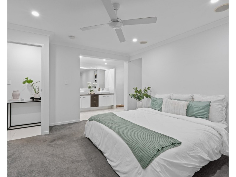 69 Wunburra Circle, Pacific Pines QLD 4211