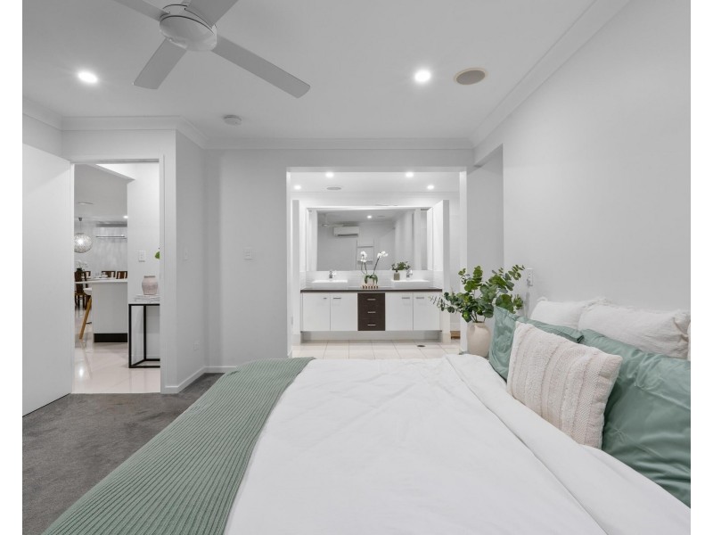 69 Wunburra Circle, Pacific Pines QLD 4211