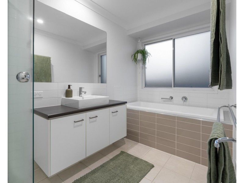 69 Wunburra Circle, Pacific Pines QLD 4211