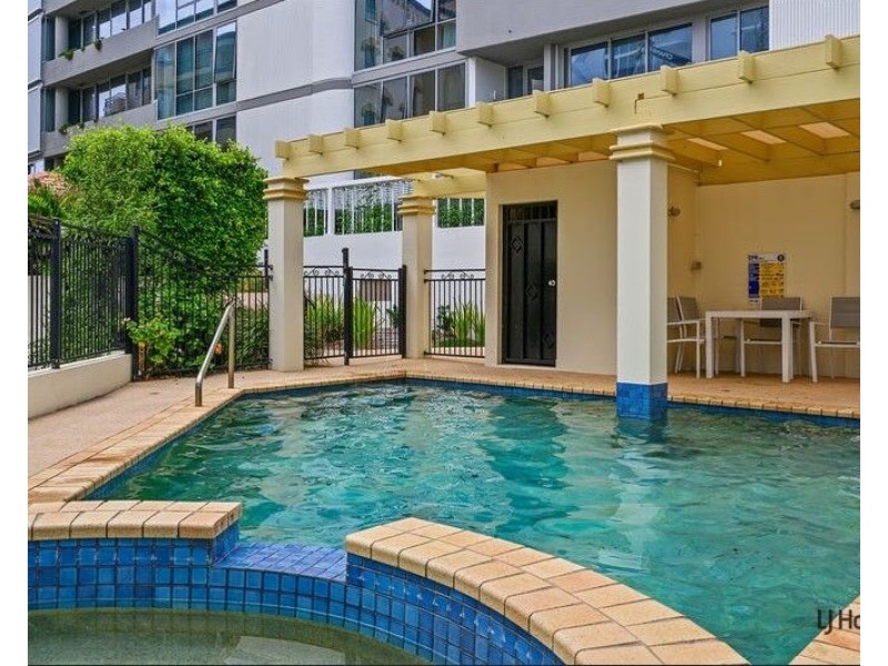 3/305 Golden Four Drive, Bilinga QLD 4225