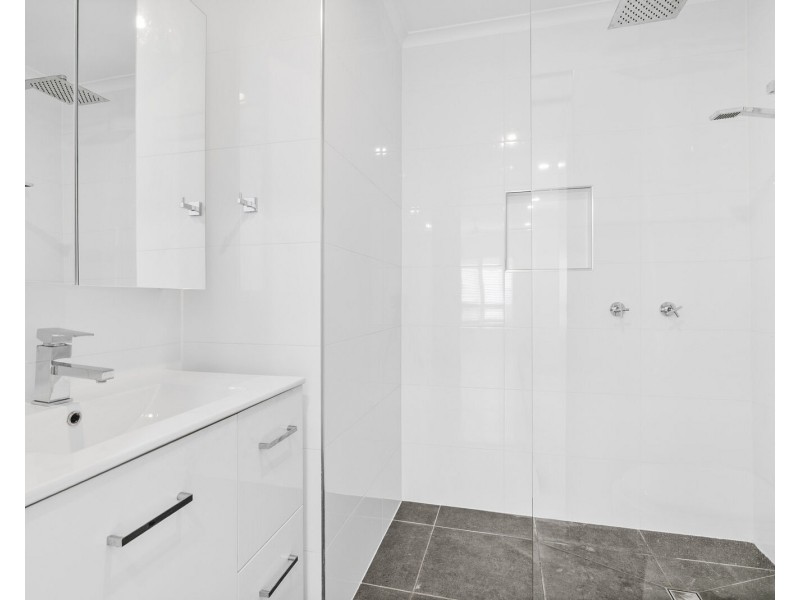 2/17 Molucca Avenue, Palm Beach QLD 4221