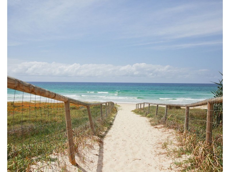15 Cronulla Avenue, Mermaid Beach QLD 4218