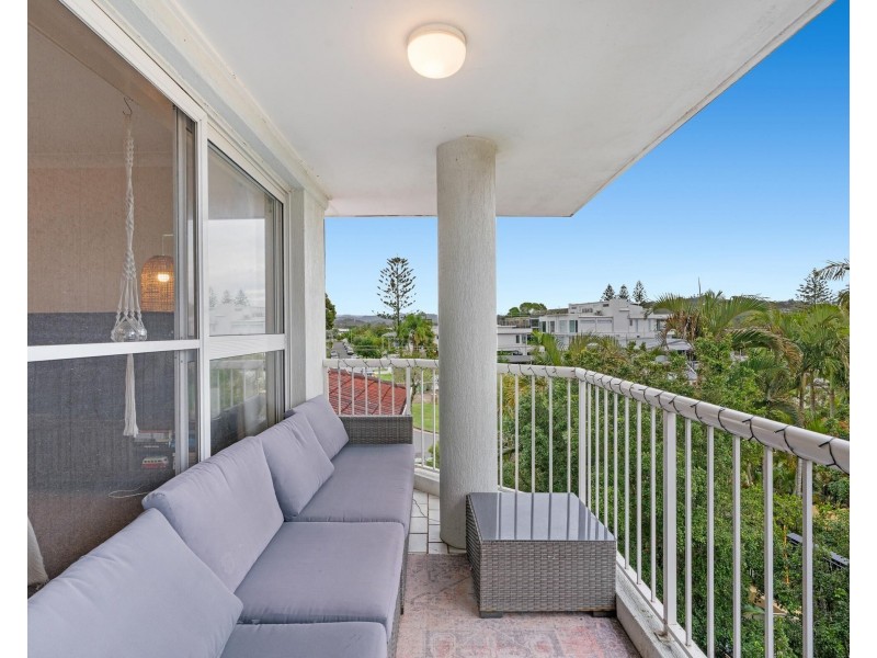 6/3 Tarni Avenue, Palm Beach QLD 4221