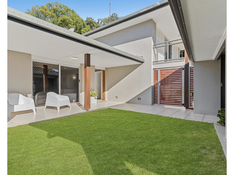8 Hooper Drive, Currumbin QLD 4223