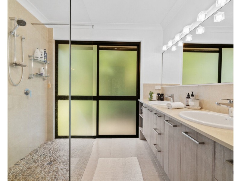 12 Cheshire Grove, Elanora QLD 4221