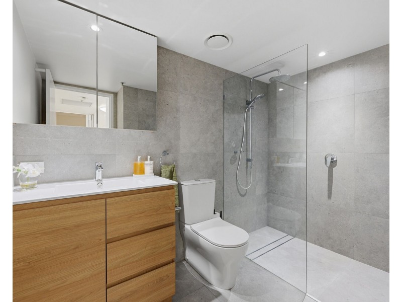 1105/2865 Gold Coast Highway, Surfers Paradise QLD 4217