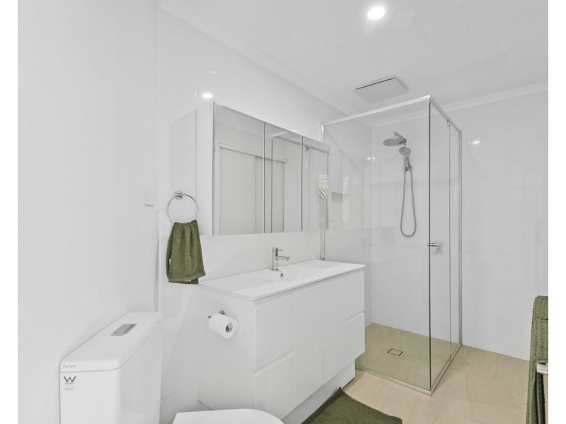 2 Wickepin Court, Elanora QLD 4221