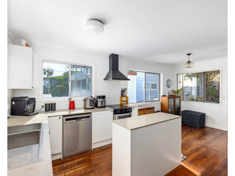 28 Rutledge Street, Coolangatta QLD 4225