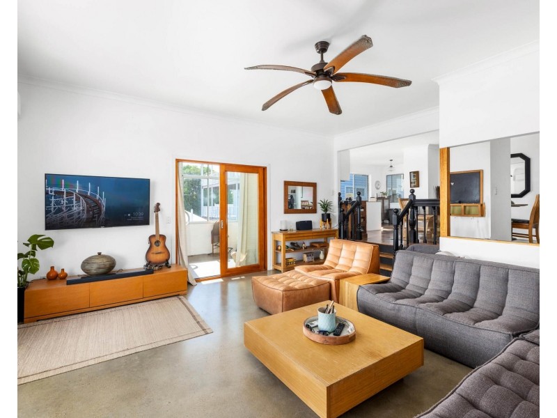 28 Rutledge Street, Coolangatta QLD 4225