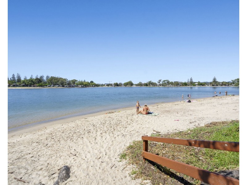 1/10 Beelyu Street, Burleigh Heads QLD 4220