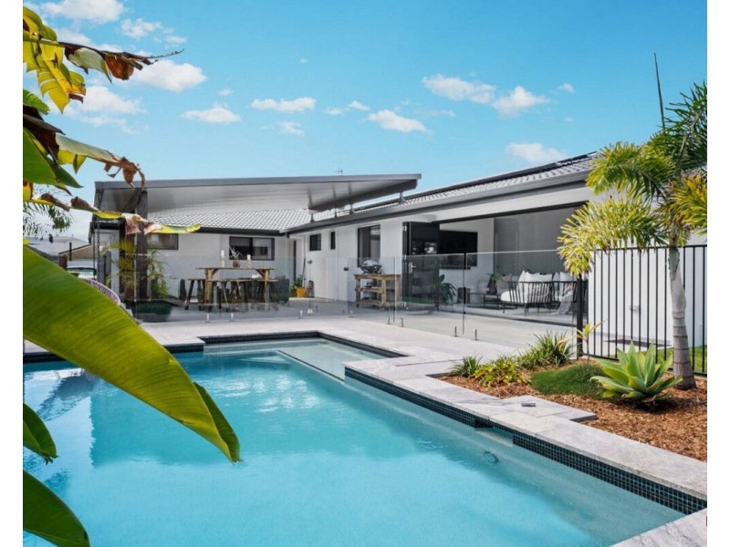 10 Curlew Crescent, Burleigh Waters QLD 4220