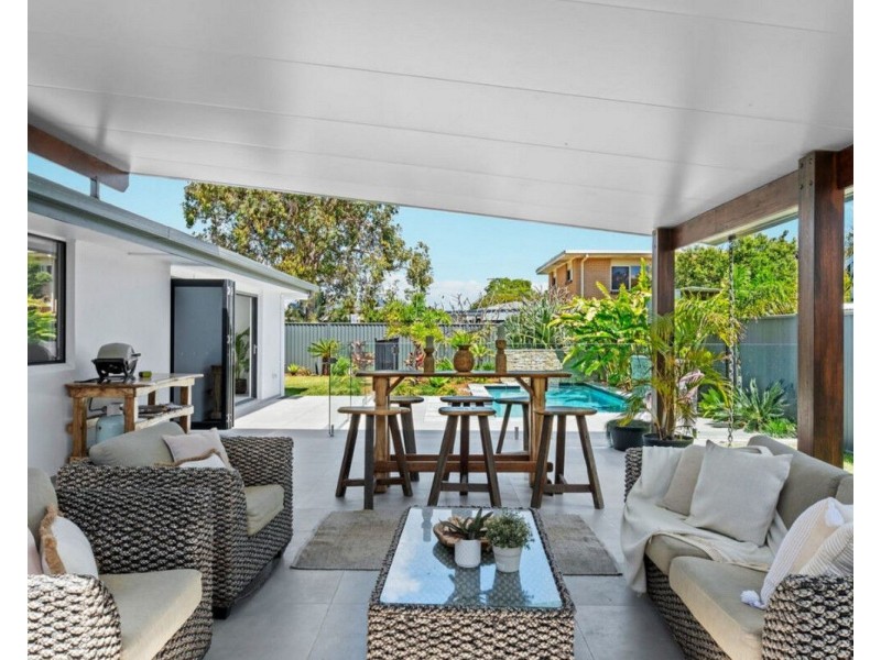 10 Curlew Crescent, Burleigh Waters QLD 4220