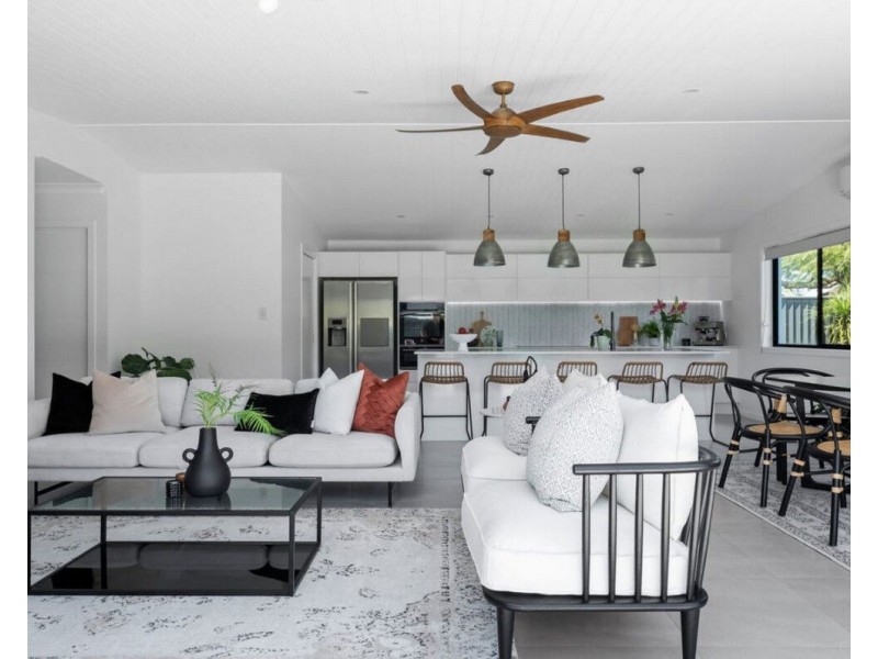 10 Curlew Crescent, Burleigh Waters QLD 4220