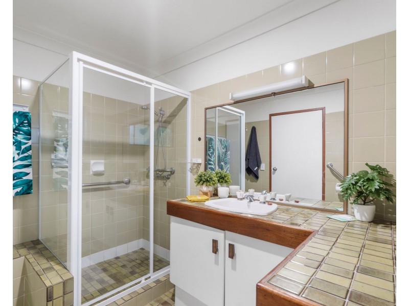 3 Horsman Road, Elanora QLD 4221