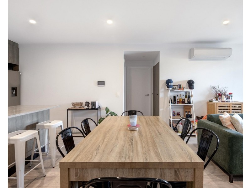 202/135 Eugaree Street, Southport QLD 4215