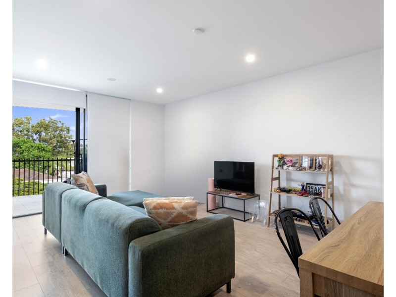 202/135 Eugaree Street, Southport QLD 4215