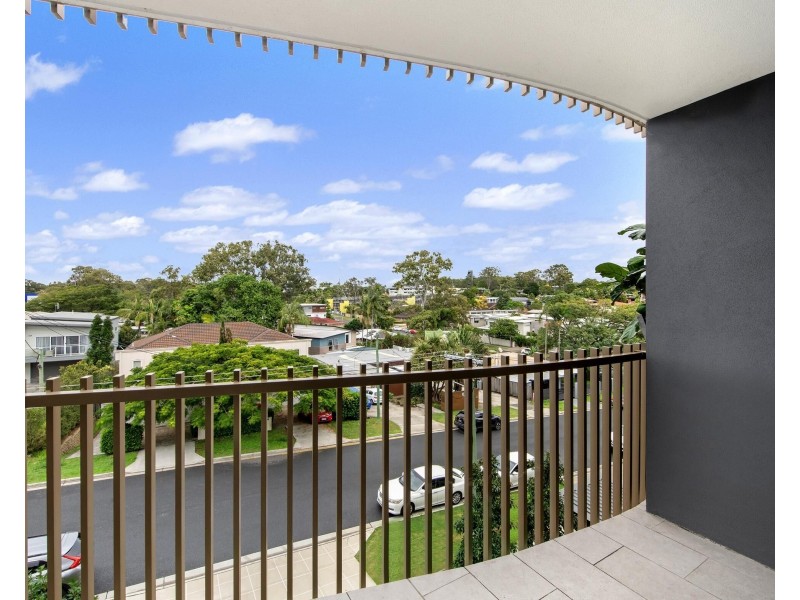 202/135 Eugaree Street, Southport QLD 4215